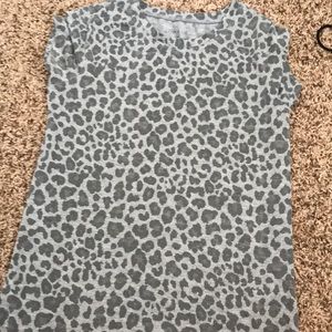 Cheetah shirt gray
